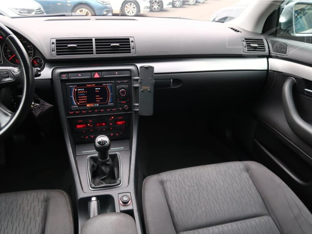 Audi A4 2.0 TDI, Automatick klima