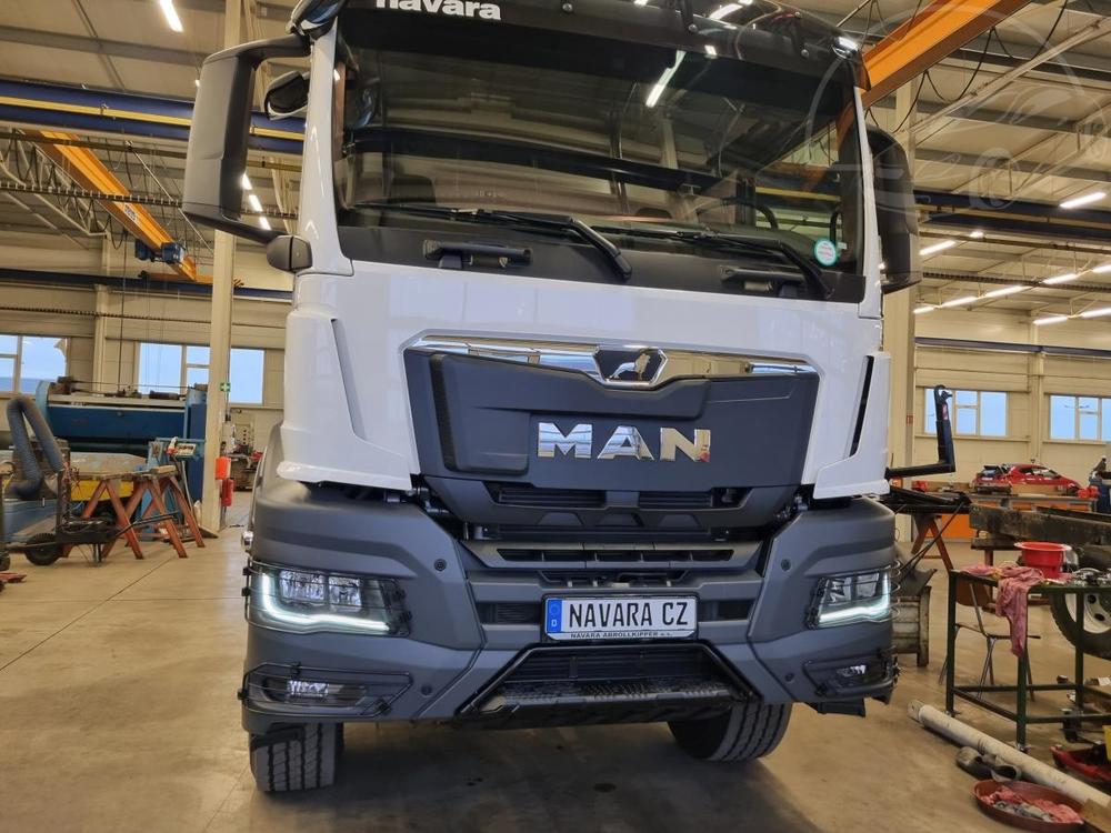 MAN TGS 41.520 8x4 SKLOPKA S RUKOU