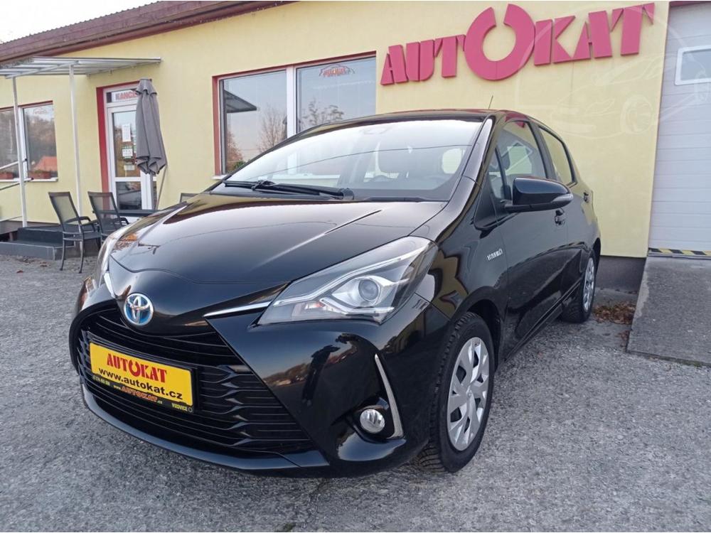 Toyota Yaris 1.5 Hybrid 74kW/1maj/ServKniha