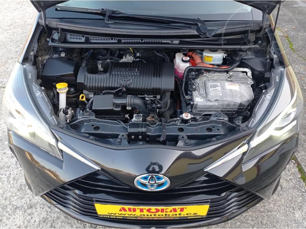 Toyota Yaris 1.5 Hybrid 74kW/1maj/ServKniha