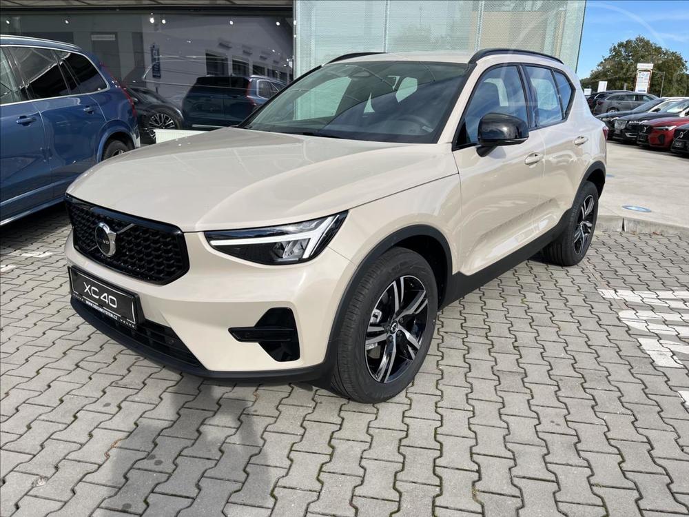 Prodm Volvo XC40 2,0 B3 FWD Plus Dark