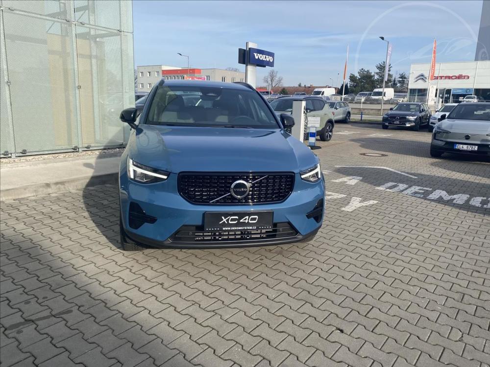 Volvo XC40 2,0 B3 FWD Plus Dark