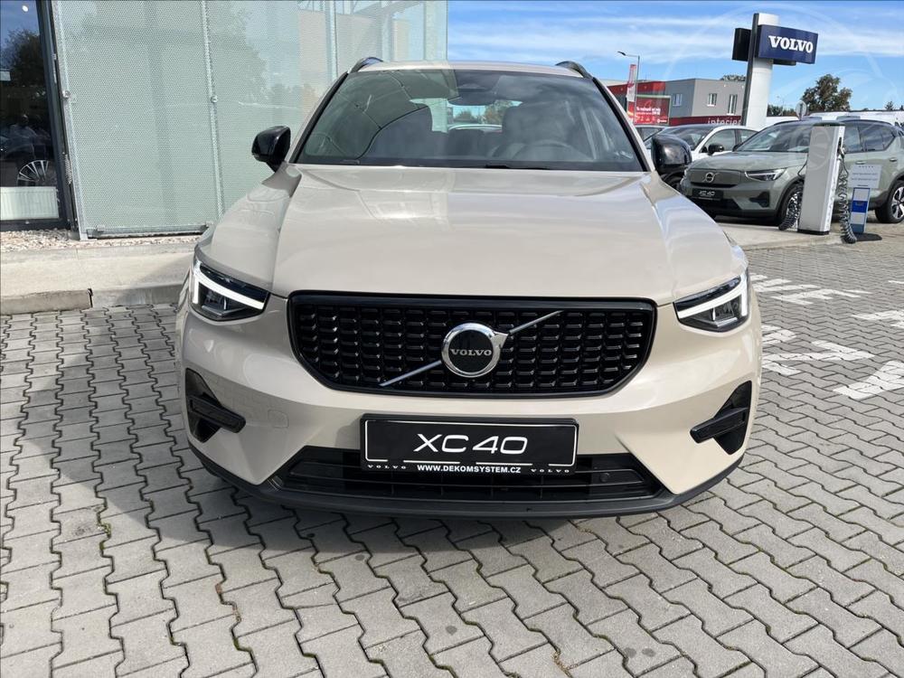 Volvo XC40 2,0 B3 FWD Plus Dark