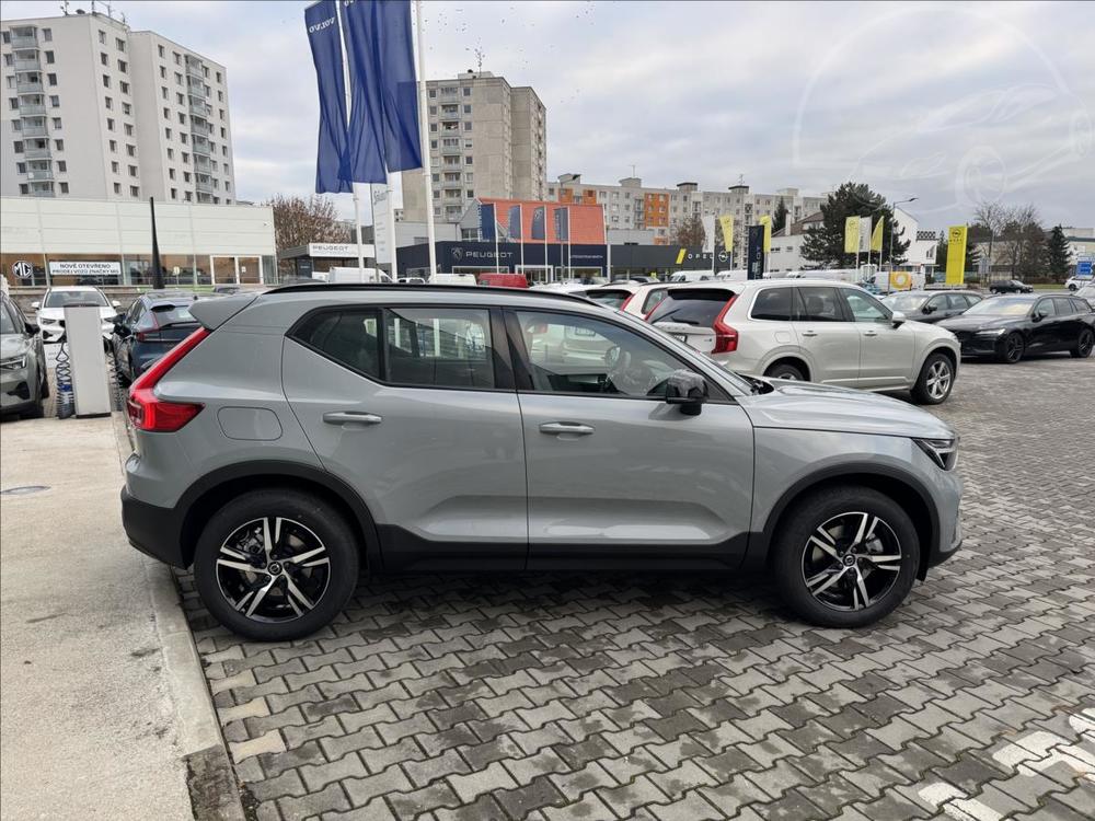 Volvo XC40 2,0 B3 FWD Plus Dark