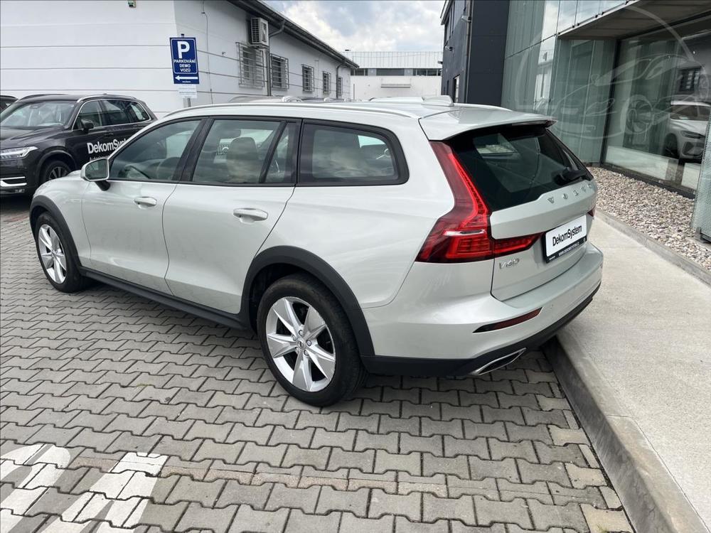 Volvo V60 2,0 D4 AWD Cross Country Poles