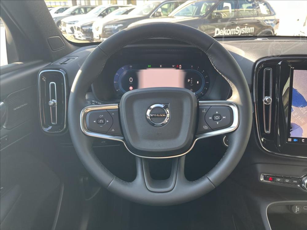 Volvo XC40 2,0 B3 FWD Plus Dark