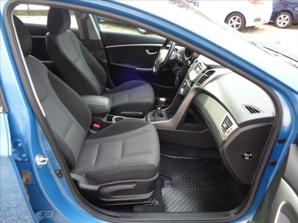 Hyundai i30 1,6 GDI 99kW Trikolor