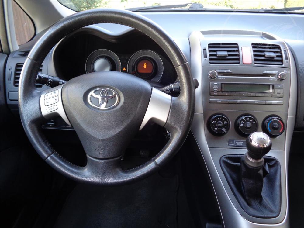 Toyota Auris 1,4 VVT-i 71kW