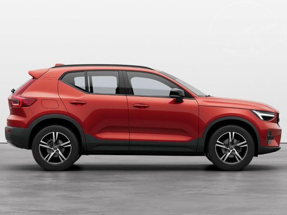 Volvo XC40 PLUS DARK B3 FWD 120kW