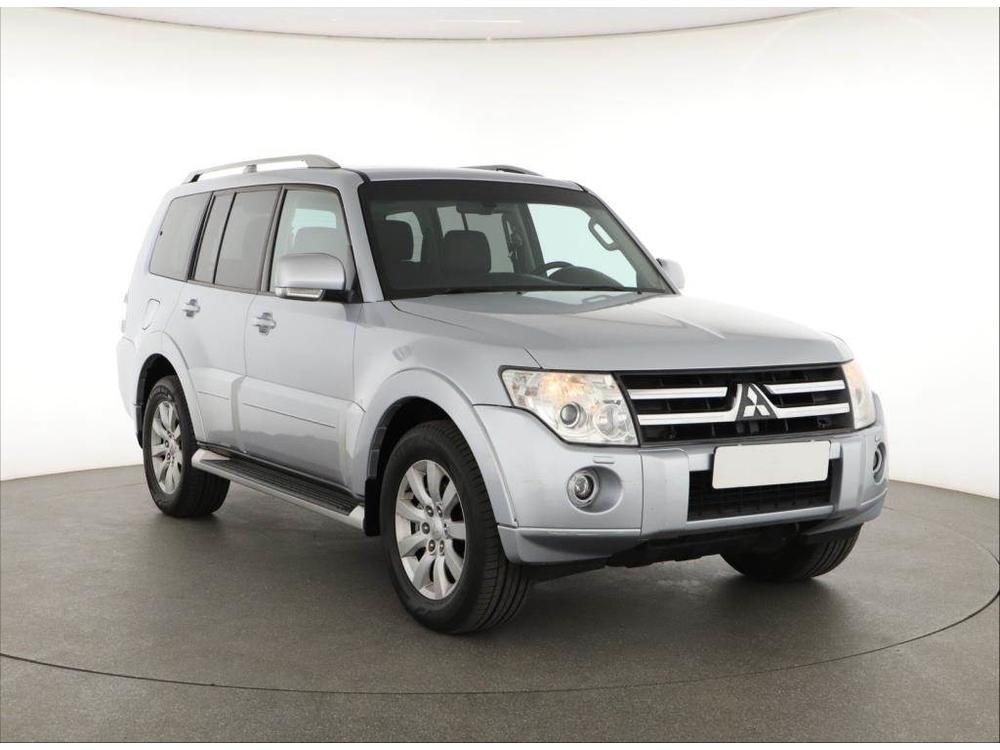 Prodm Mitsubishi Pajero 3.2 DI-D, NOV CENA, 4X4