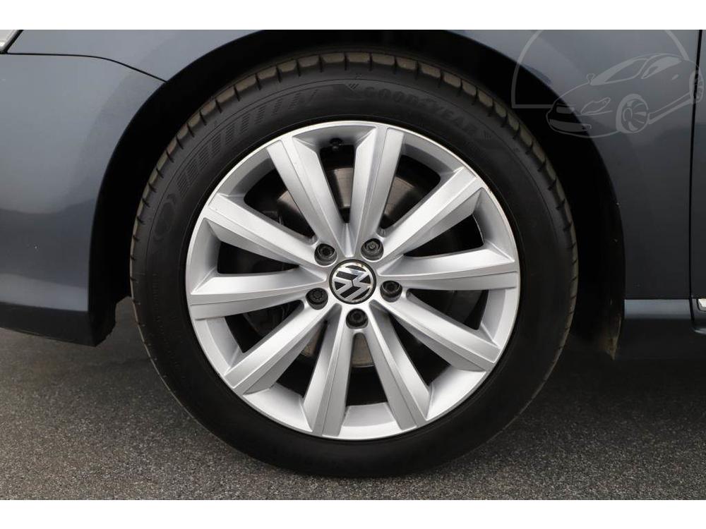 Volkswagen Passat 2.0 TDI, NOV CENA, R,2.maj