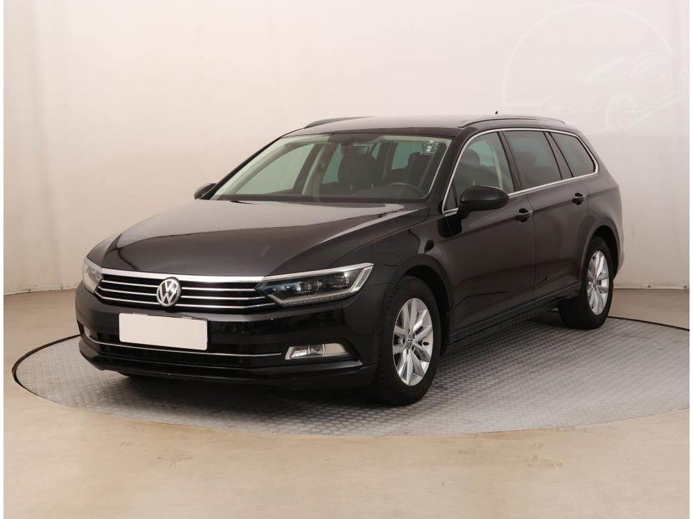 Volkswagen Passat 2.0 TDI, Serv.kniha, Navi