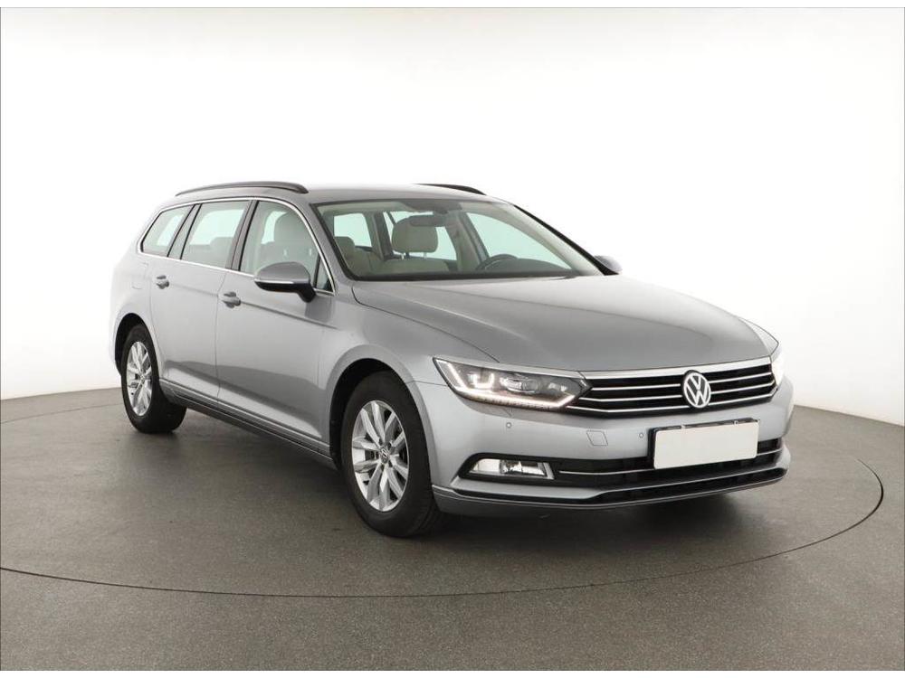 Volkswagen Passat 1.6 TDI, Automat, Navi