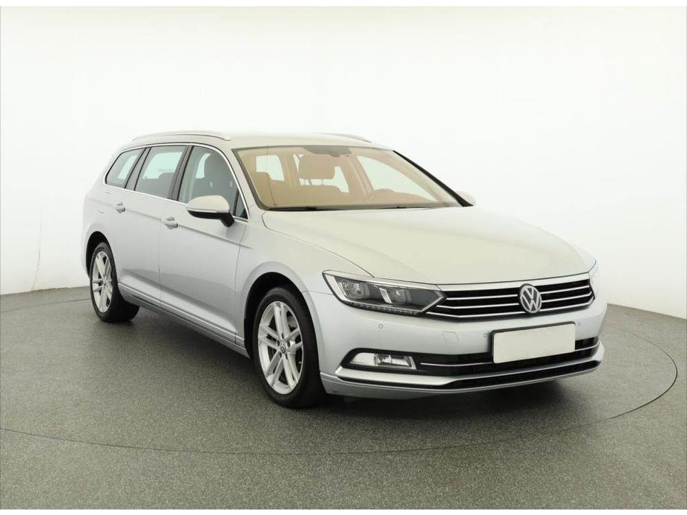 Volkswagen Passat 2.0 TDI, Serv.kniha, Navi