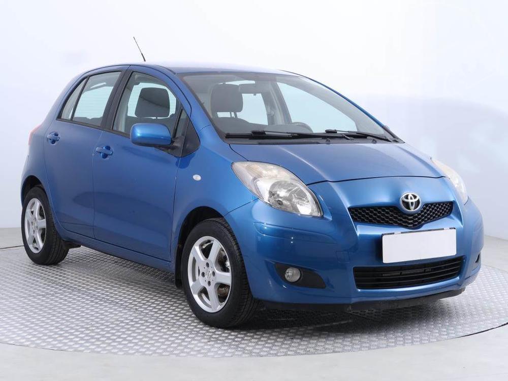 Toyota Yaris 1.0 VVT-i, ČR,1.maj, Klima