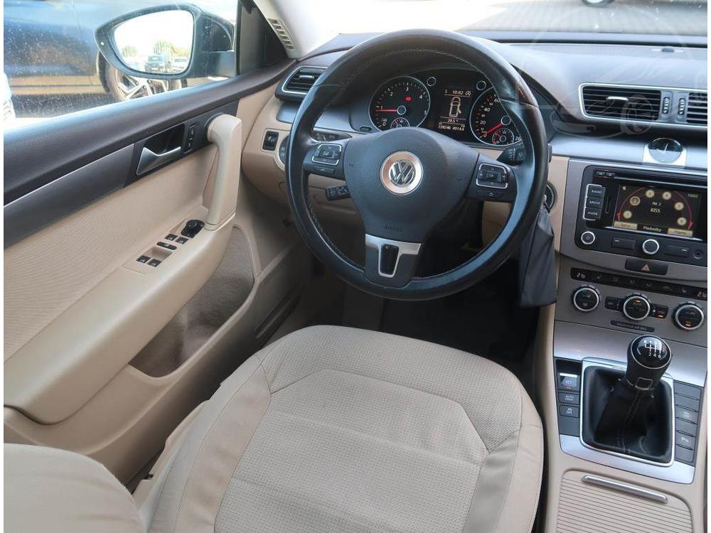 Volkswagen Passat 2.0 TDI, NOV CENA, Navi