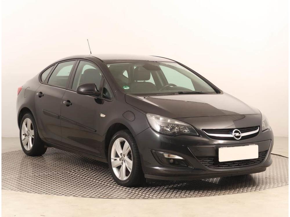 Opel Astra 1.4 T, ČR,2.maj, Serv.kniha