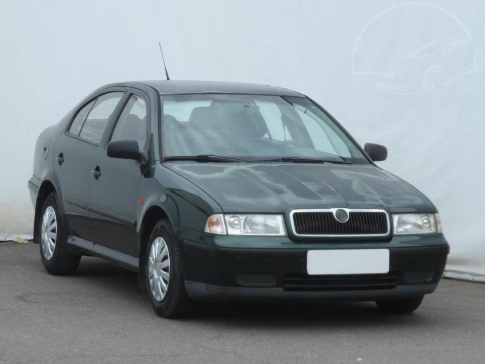 Škoda Octavia 1.6, po STK, Tažné, rezervace