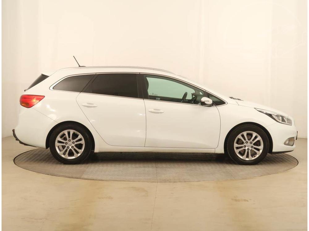 Kia Ceed 1.6 CRDi, Navi, Koen sedaky