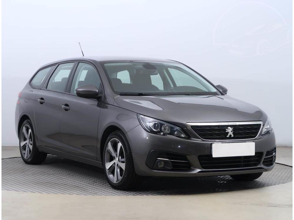 Peugeot 308 1.2 PureTech, ČR,1.maj