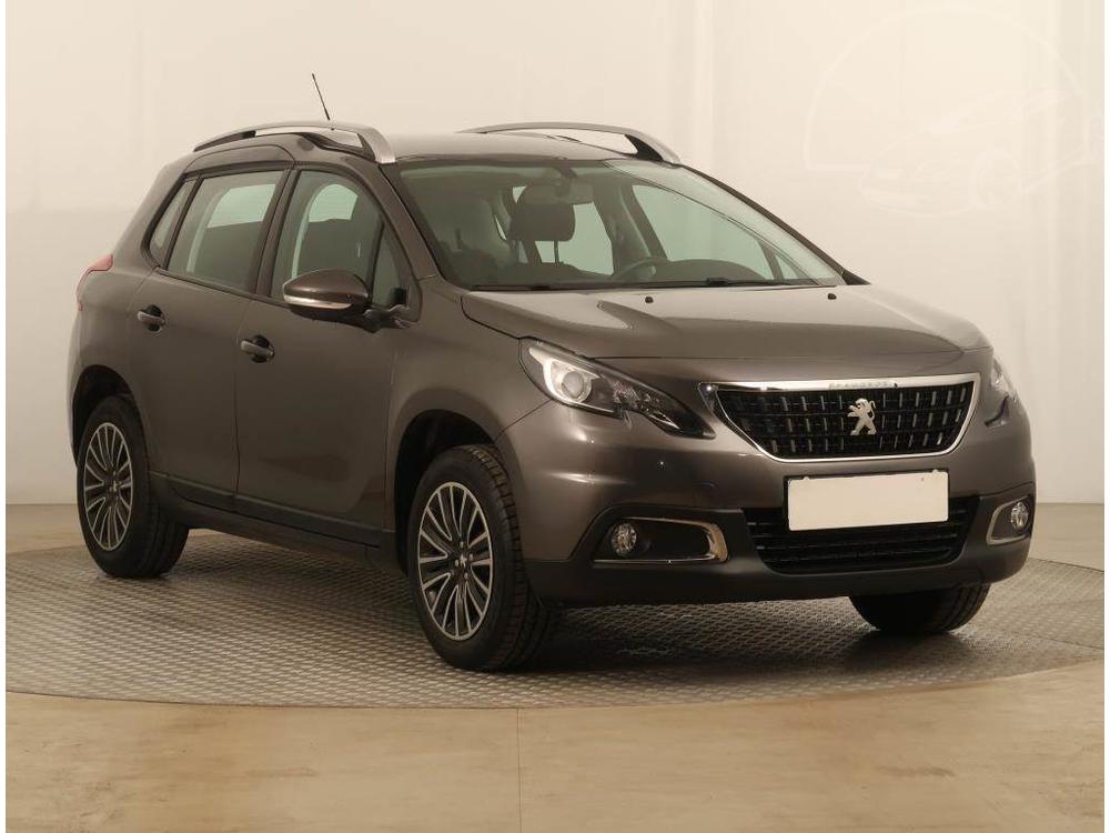 Peugeot 2008 1.2 PureTech, ČR,1.maj