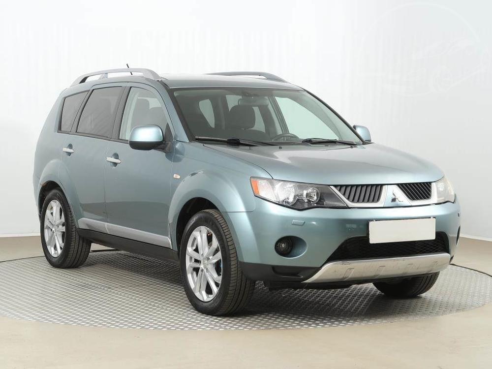 Mitsubishi Outlander 2.2 DI-D, 4X4, 7 míst, Xenony