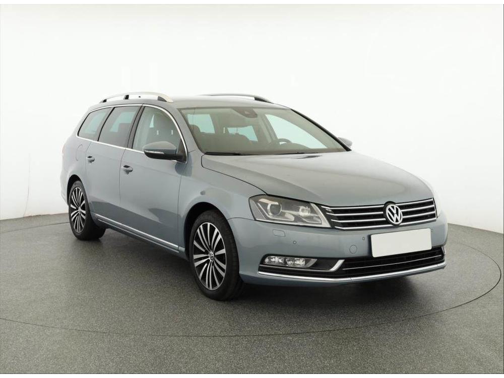 Volkswagen Passat 2.0 TDI, Serv.kniha, Navi