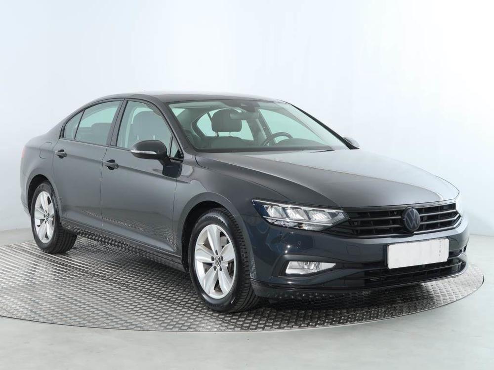 Prodm Volkswagen Passat 1.5 TSI, Automat, Serv.kniha