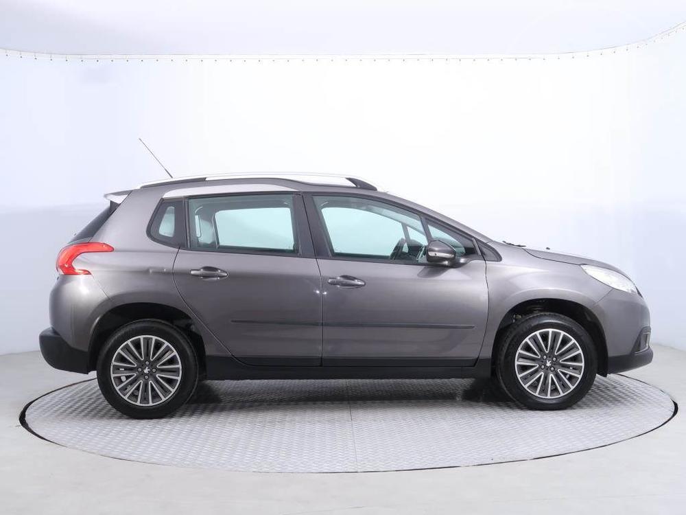 Peugeot 2008 1.2 PureTech, NOV CENA, R