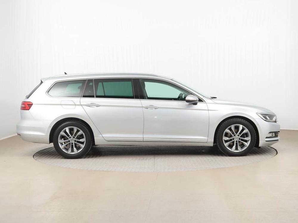 Volkswagen Passat 2.0 TDI, NOV CENA, Automat