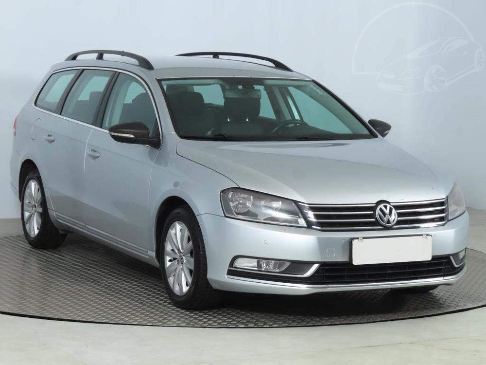 Volkswagen Passat 1.6 TDI, Serv.kniha, Navi