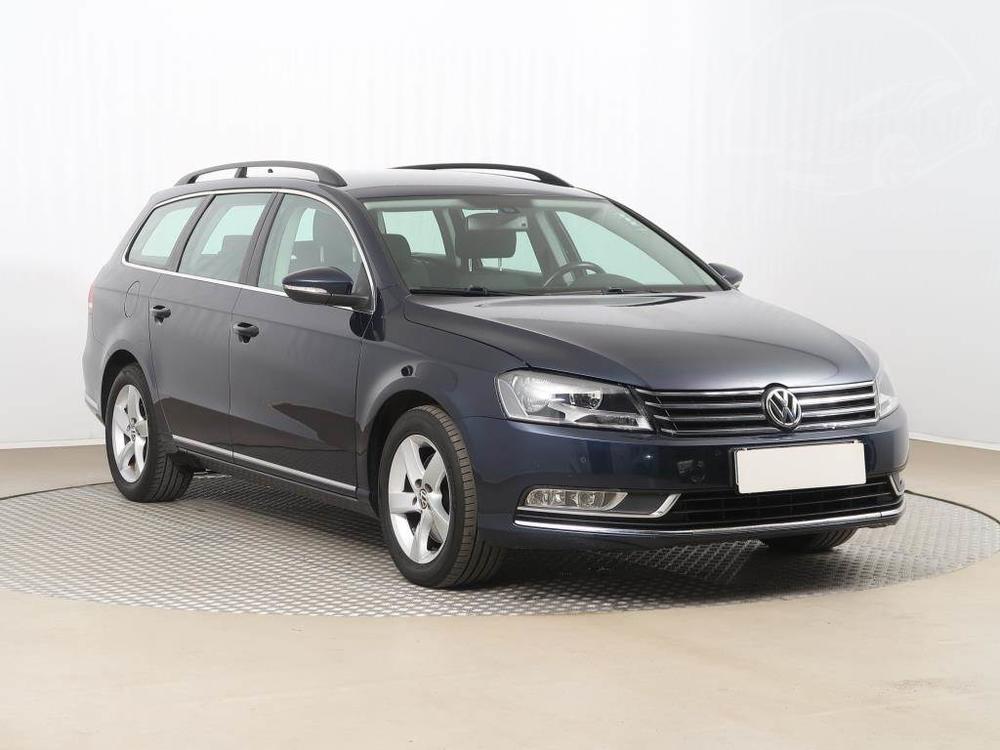 Prodm Volkswagen Passat 2.0 TDI, Serv.kniha, Navi