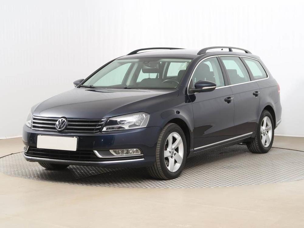 Volkswagen Passat 2.0 TDI, Serv.kniha, Navi