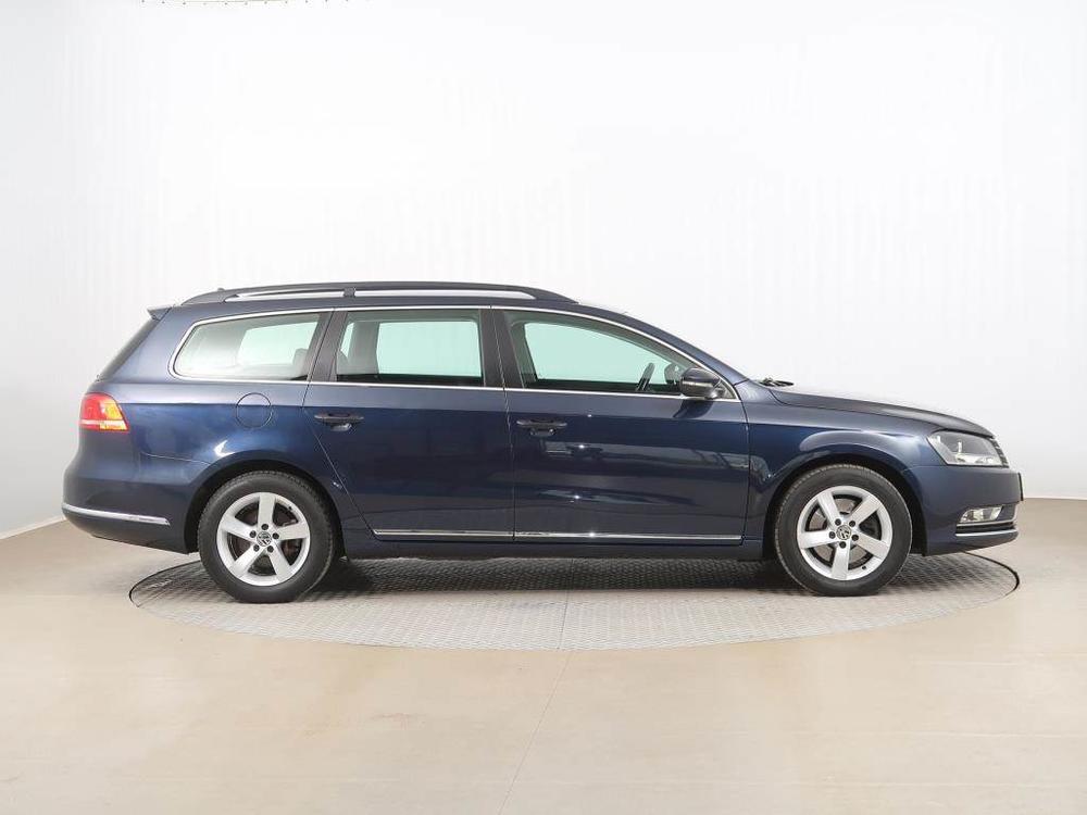 Volkswagen Passat 2.0 TDI, Serv.kniha, Navi