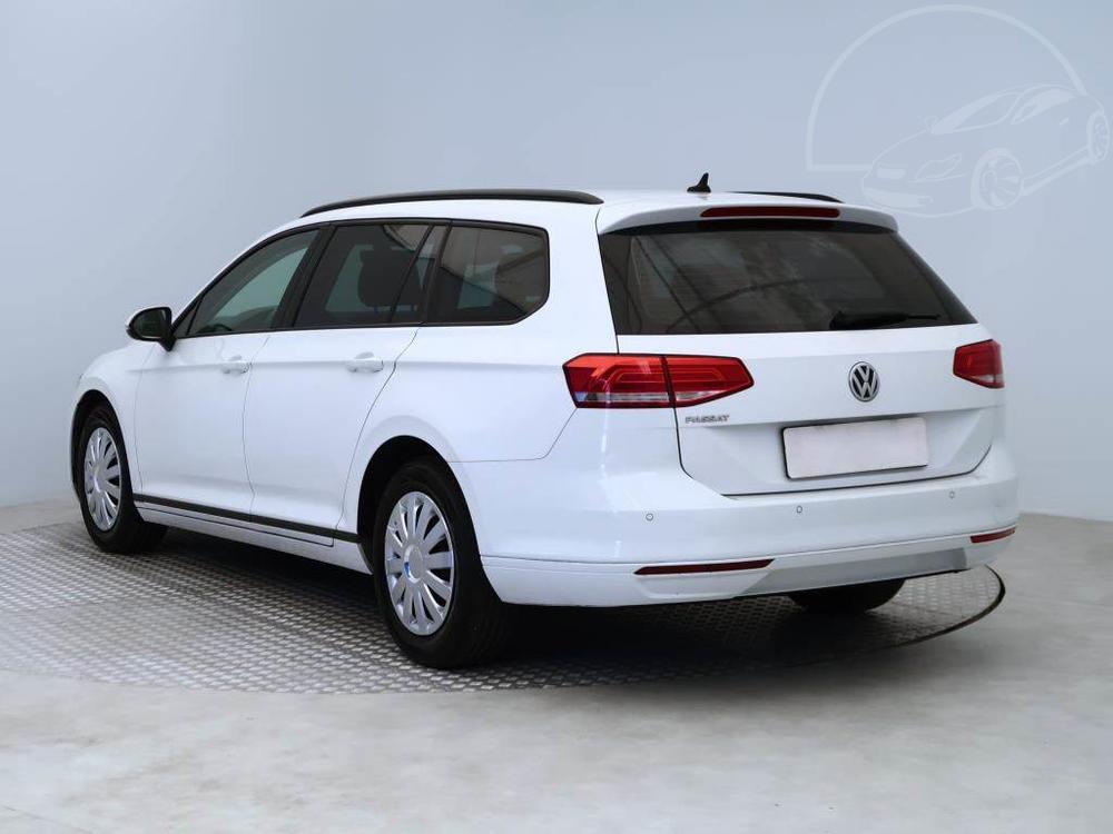 Volkswagen Passat 1.6 TDI, NOV CENA, Navi