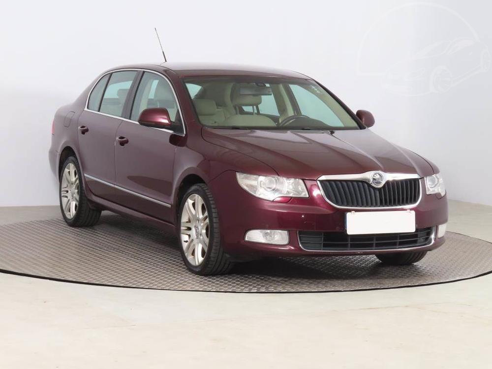 Prodm koda Superb 2.0 TDI, Serv.kniha, Xenony