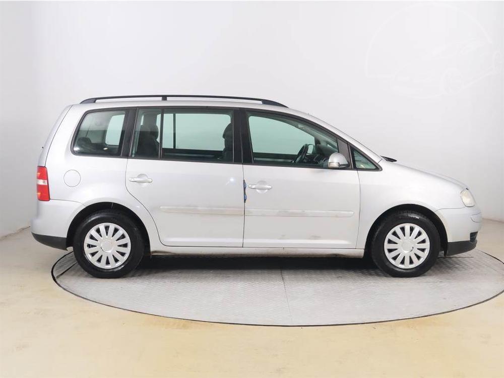 Volkswagen Touran 2.0 TDI, NOV CENA, 7mst