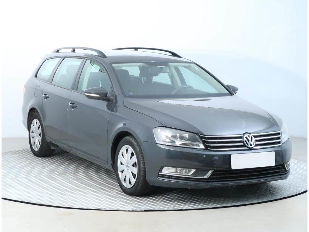 Volkswagen Passat 2.0 TDI, Serv.kniha, Navi