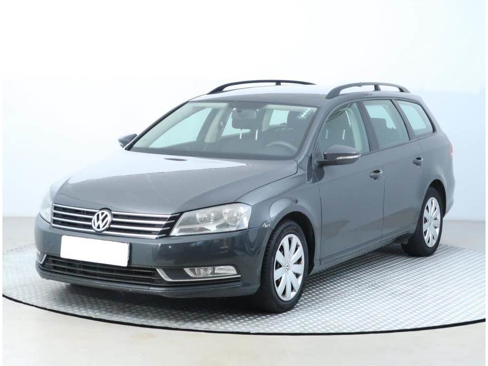 Volkswagen Passat 2.0 TDI, Serv.kniha, Navi