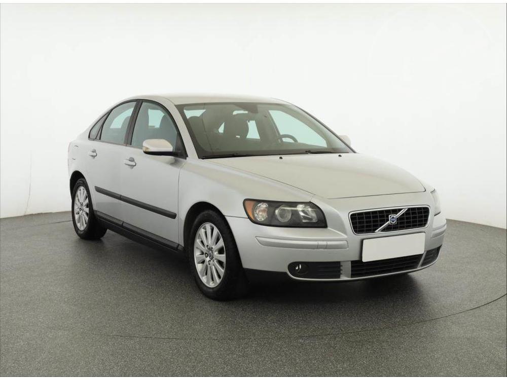 Volvo S40 1.6 D, po STK, Tažné