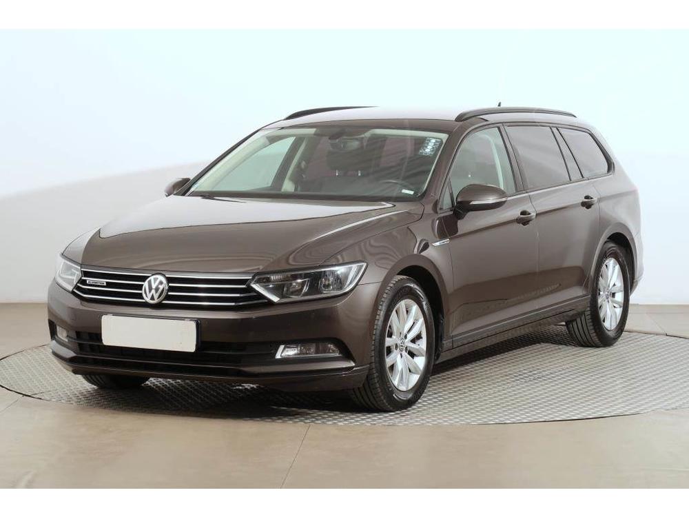 Volkswagen Passat 2.0 TDI, Serv.kniha, Navi