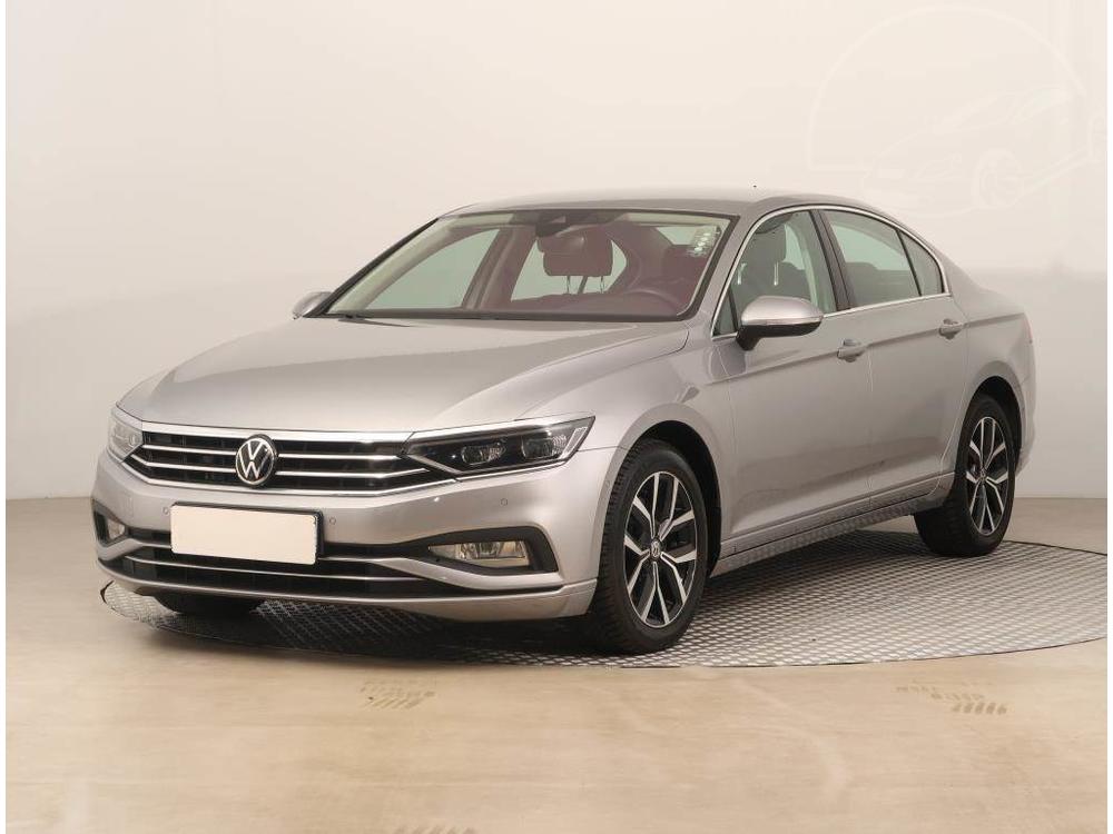 Volkswagen Passat 2.0 TDI, NOV CENA, Navi