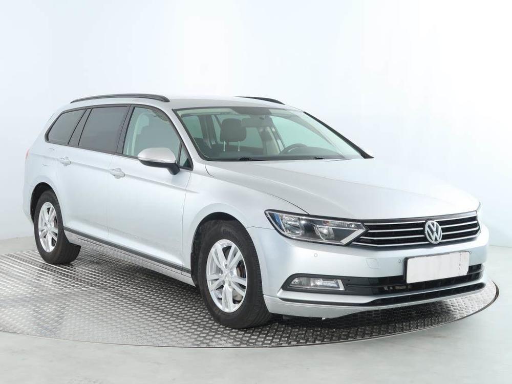 Prodm Volkswagen Passat 2.0 TDI, Serv.kniha, Navi