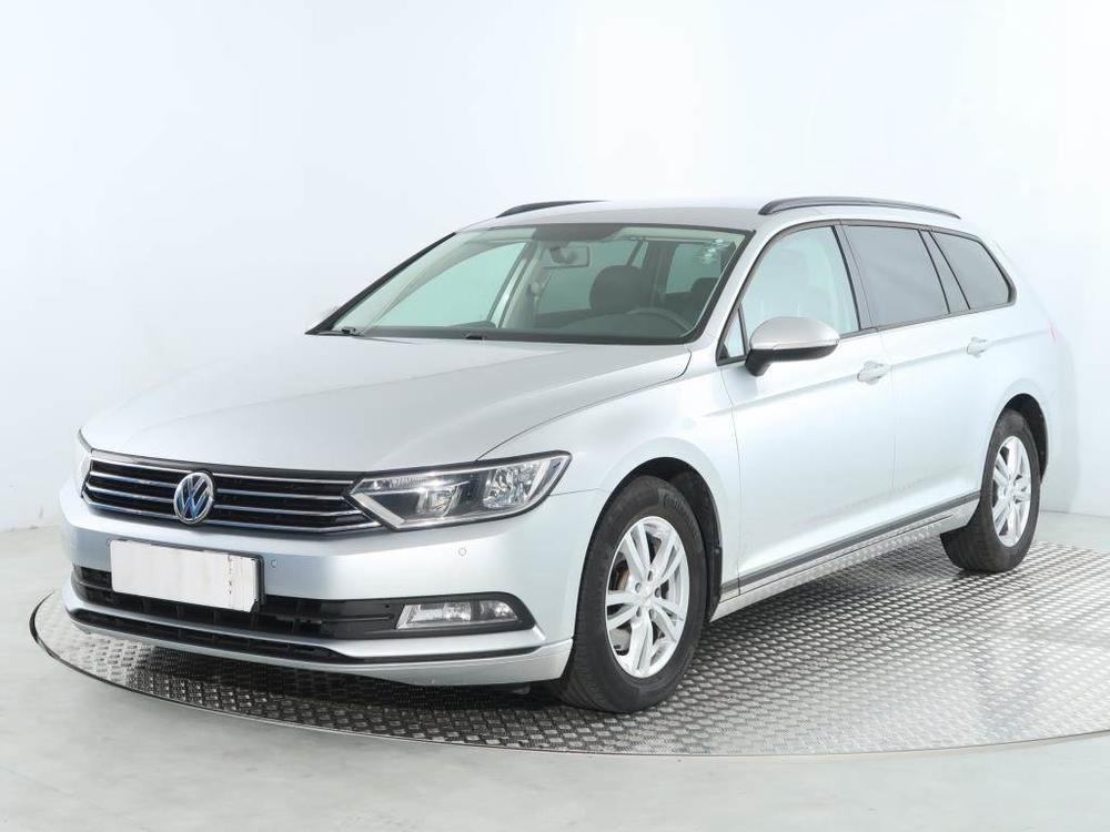 Volkswagen Passat 2.0 TDI, Serv.kniha, Navi