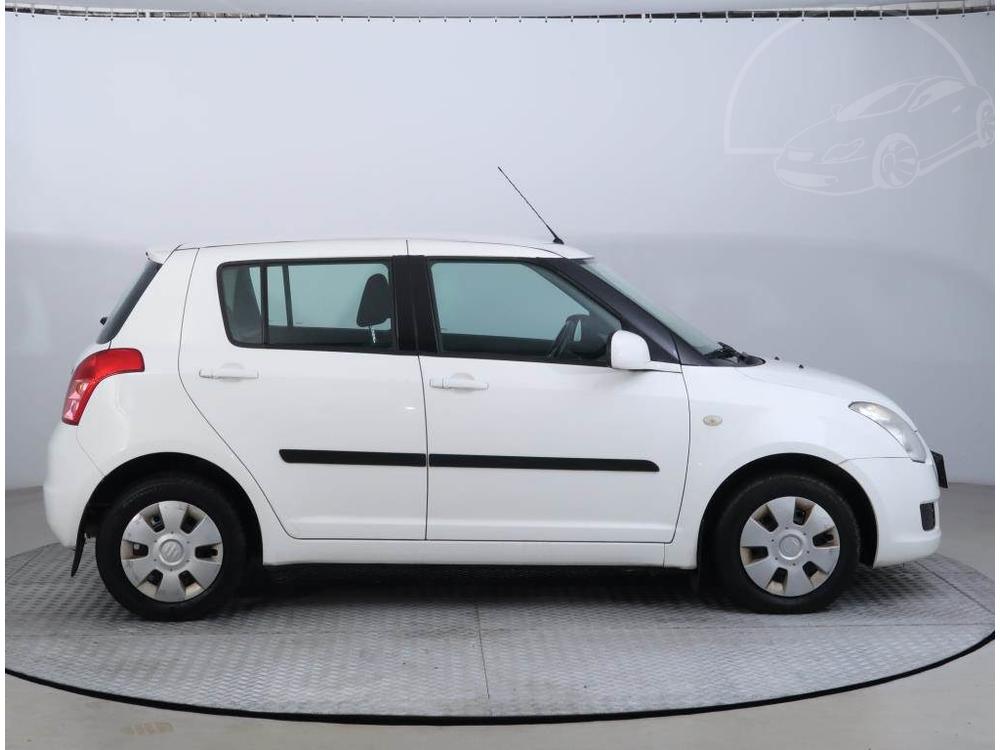 Suzuki Swift 1.3 i, R,2.maj, Serv.kniha