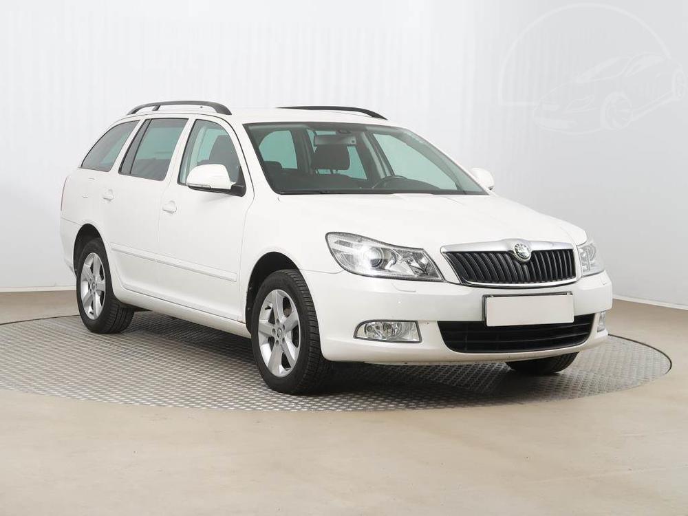 koda Octavia 1.8 TSI, Xenony