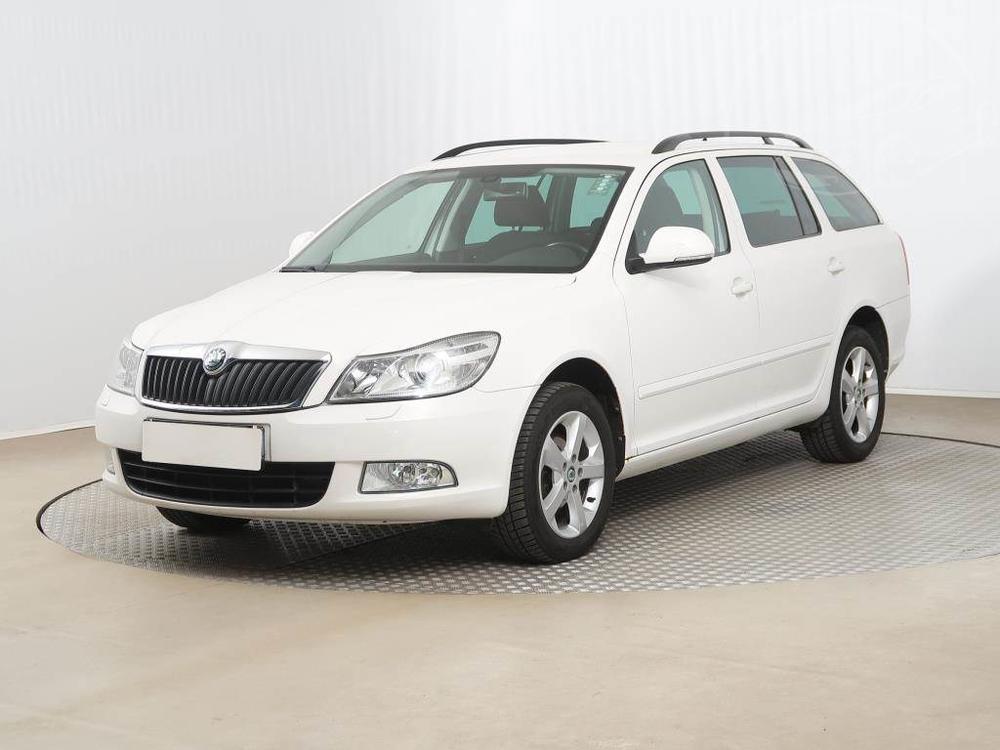 koda Octavia 1.8 TSI, Xenony