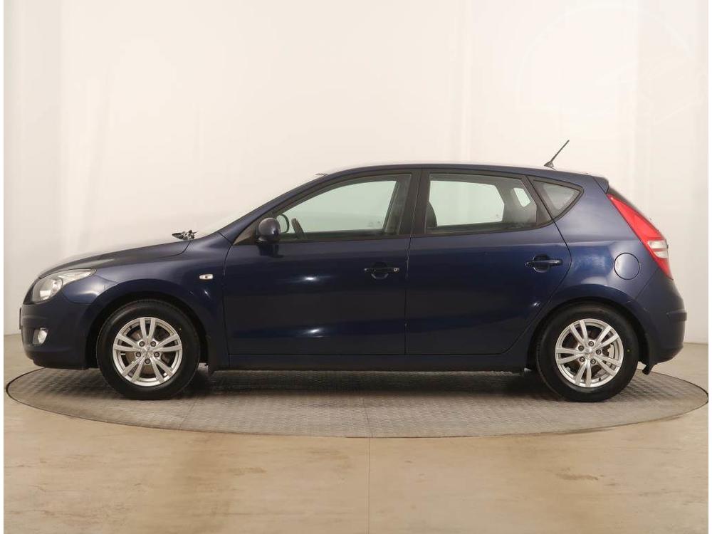 Hyundai i30 1.4 CVVT, po STK, rezervace