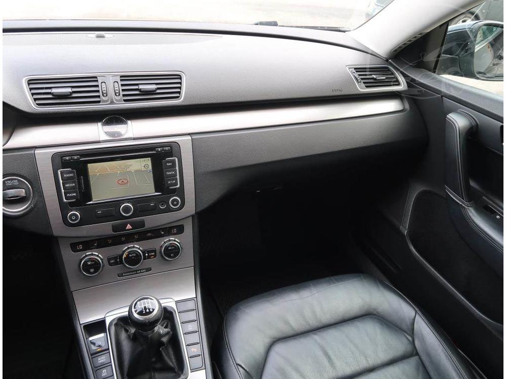 Volkswagen Passat 2.0 TDI, Serv.kniha, Navi