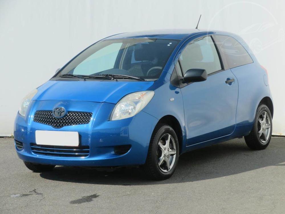 Toyota Yaris 1.0 VVT-i, nov STK, rezervace